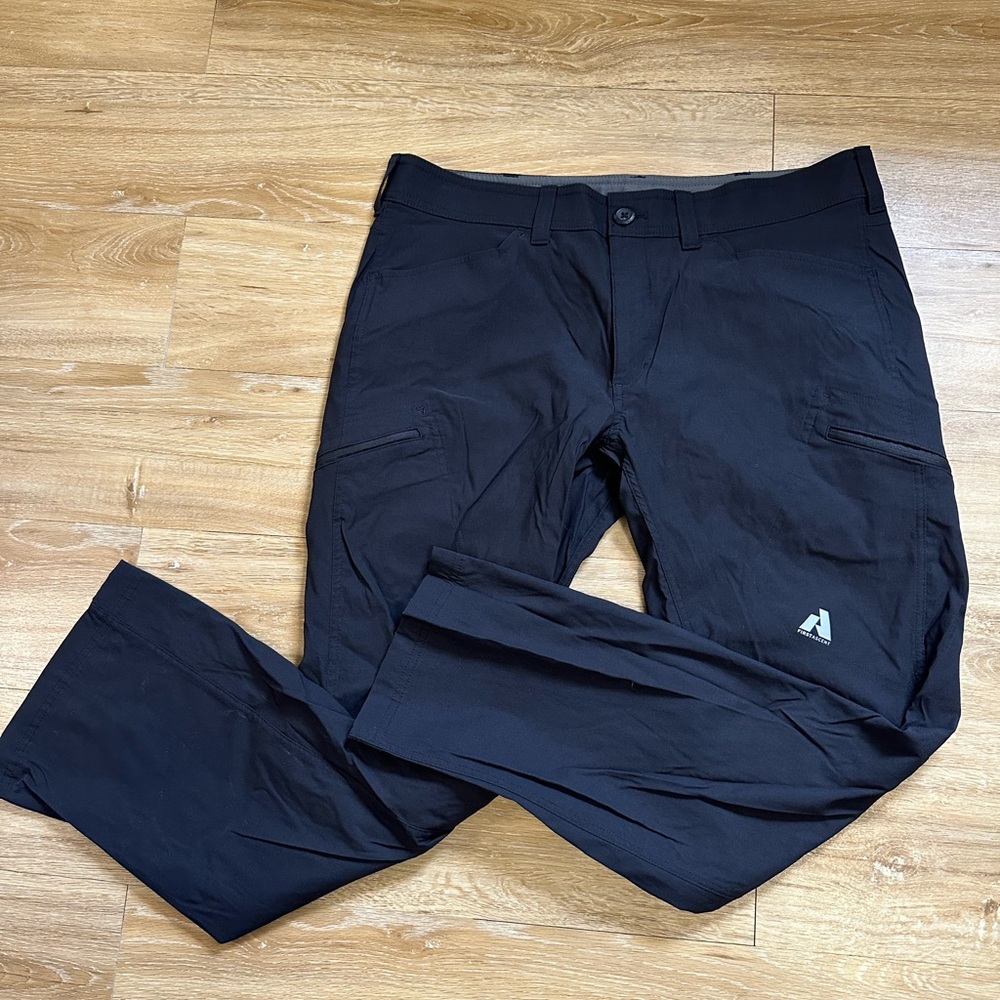 Eddie Bauer First Ascent Guide Black Pants Mens 36x30 Cargo Hiking Stretch